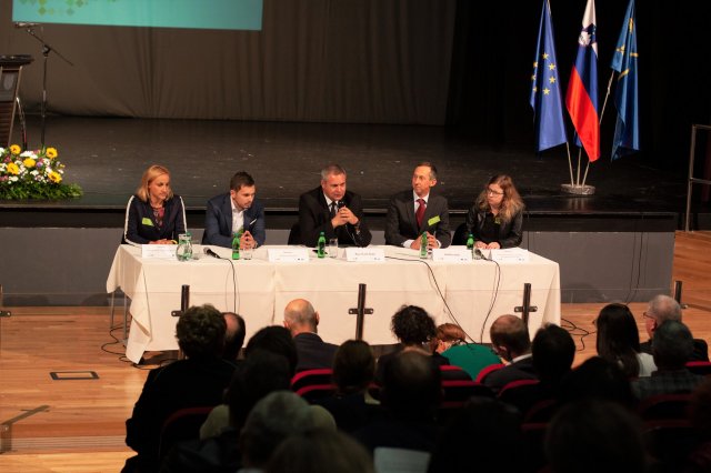 Zasedanje podeželskega parlamenta